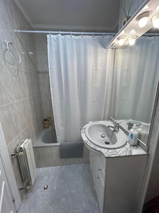 Playa De Berria -Apartamento Con Piscina Y Vistas Al Mar Santoña Buitenkant foto
