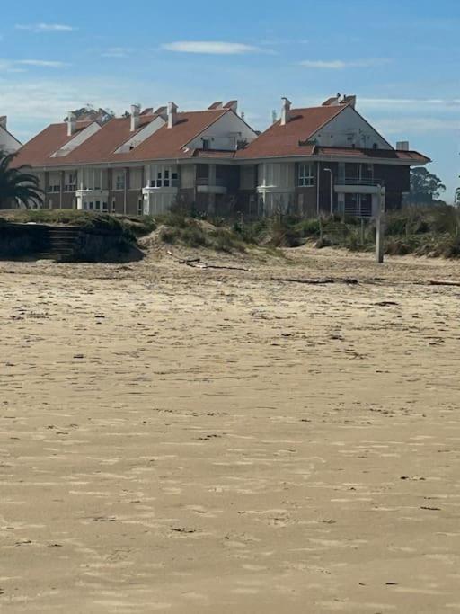 Playa De Berria -Apartamento Con Piscina Y Vistas Al Mar Santoña Buitenkant foto