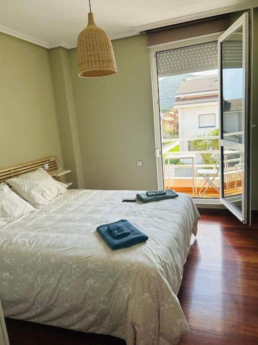 Playa De Berria -Apartamento Con Piscina Y Vistas Al Mar Santoña Buitenkant foto