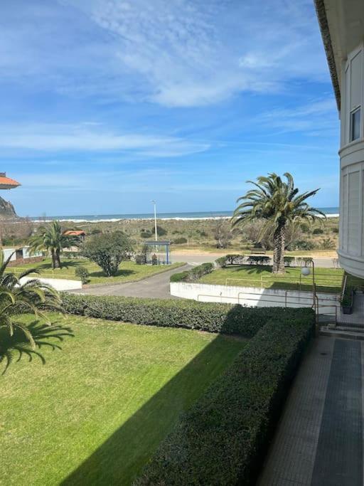 Playa De Berria -Apartamento Con Piscina Y Vistas Al Mar Santoña Buitenkant foto