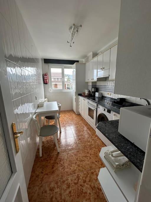 Playa De Berria -Apartamento Con Piscina Y Vistas Al Mar Santoña Buitenkant foto