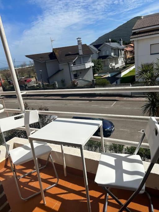 Playa De Berria -Apartamento Con Piscina Y Vistas Al Mar Santoña Buitenkant foto